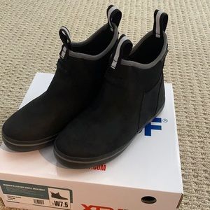 xtratuf leather ankle deck boots